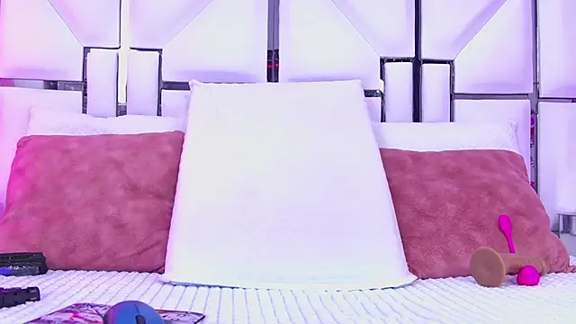 AlliciaKim online show from March 18, 11:46 am