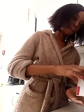 02Boitybaby online show from January 12, 7:37 am