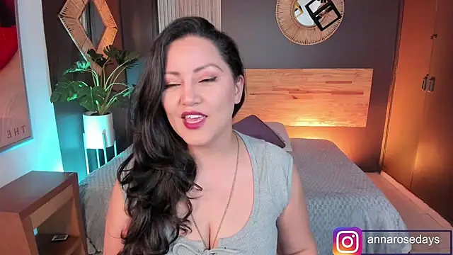 Annaa rosee online show from April 22, 3:35 am