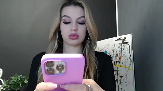 Snapshot of Your_Jessy chatting on April 15, 12:42 pm Your Jessy online show from April 15, 12:42 pm