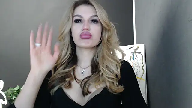 Snapshot of Your_Jessy chatting on April 20, 11:35 am Your Jessy online show from April 20, 11:35 am