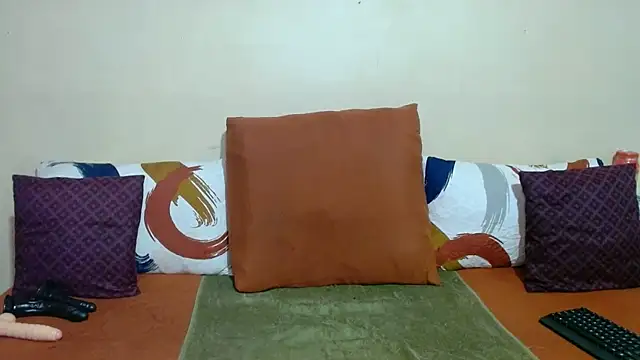 DiamondLuv29 online show from April 14, 2:49 am