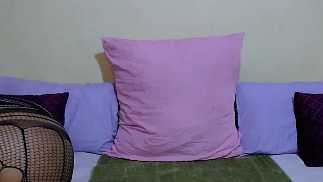 Snapshot of DiamondLuv29 chatting on January 19, 11:58 am DiamondLuv29 online show from January 19, 11:58 am