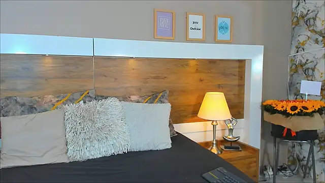 Snapshot of EmaBakker chatting on March 15, 11:51 am EmaBakker online show from March 15, 11:51 am