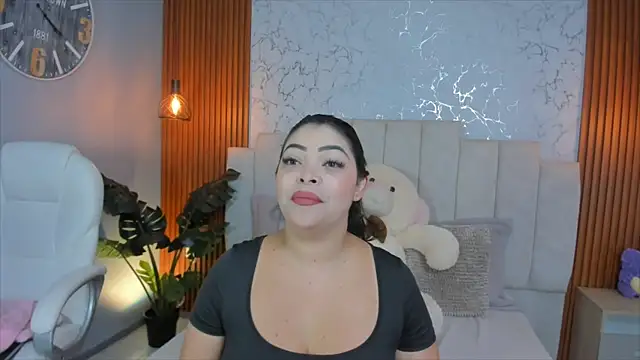 EmaBakker online show from April 10, 9:27 am