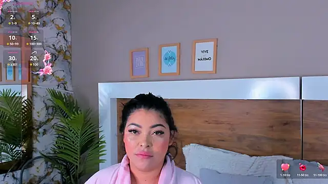 Snapshot of EmaBakker chatting on July 19, 10:23 am EmaBakker online show from July 19, 10:23 am