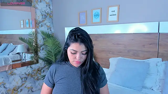 Snapshot of EmaBakker chatting on July 17, 5:04 am EmaBakker online show from July 17, 5:04 am