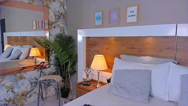 EmaBakker online show from February 9, 6:55 am