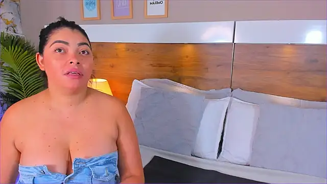 EmaBakker online show from February 12, 7:41 am