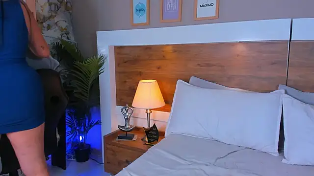 EmaBakker online show from March 19, 8:03 am