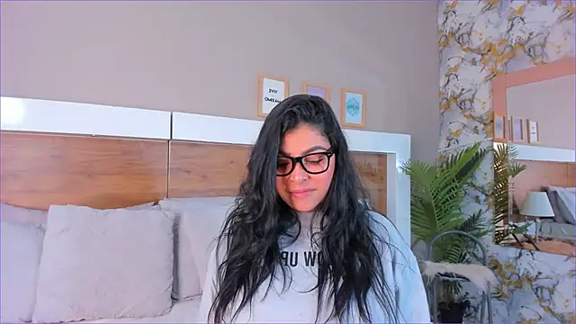 EmaBakker online show from December 13, 8:04 pm