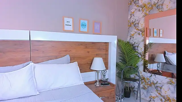 EmaBakker online show from April 15, 4:55 pm