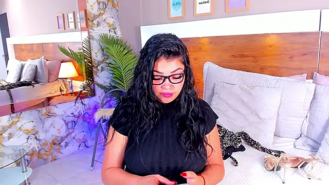 Snapshot of EmaBakker chatting on October 18, 1:13 pm EmaBakker online show from October 18, 1:13 pm