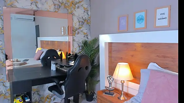 EmaBakker online show from April 22, 5:03 am