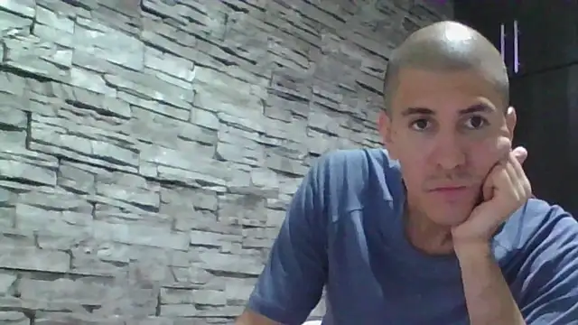 Snapshot of Sexylatin64 chatting on June 25, 1:03 am Sexylatin64 online show from June 25, 1:03 am