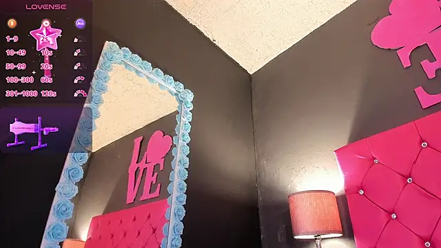 Snapshot of Vivi_Andrea chatting on February 19, 2:01 pm Vivi Andrea online show from February 19, 2:01 pm