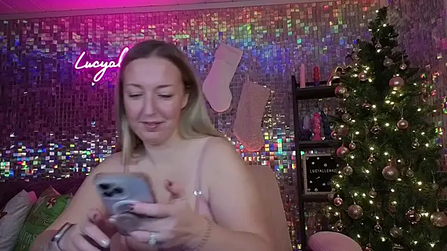 lucyallen4201 online show from December 2, 11:34 am