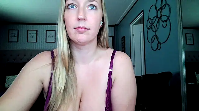 Snapshot of lucyallen4201 chatting on January 23, 7:07 pm lucyallen4201 online show from January 23, 7:07 pm
