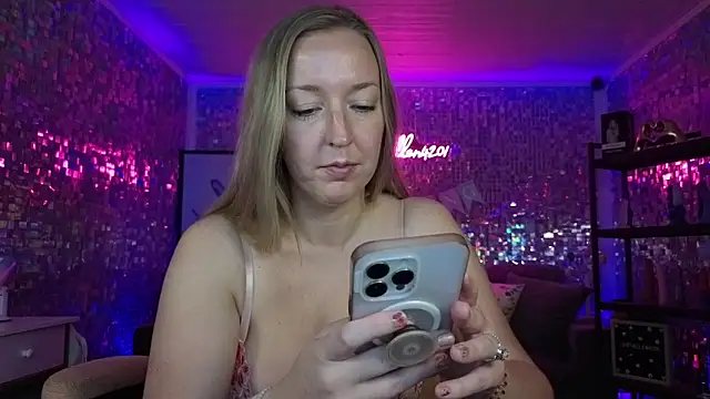 lucyallen4201 online show from April 20, 10:18 am