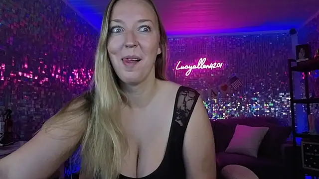 Snapshot of lucyallen4201 chatting on June 18, 12:10 pm lucyallen4201 online show from June 18, 12:10 pm