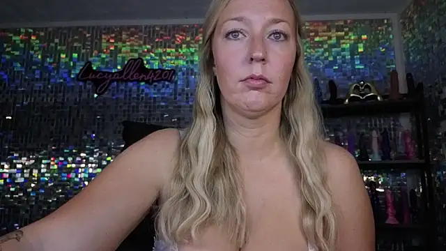 Snapshot of lucyallen4201 chatting on September 18, 10:51 am lucyallen4201 online show from September 18, 10:51 am