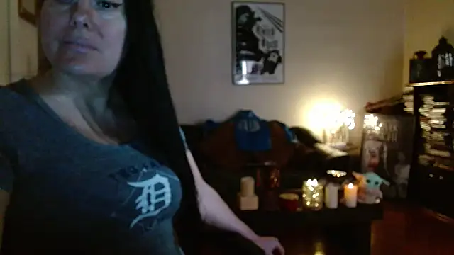 mandaloriangirls online show from March 11, 8:03 pm