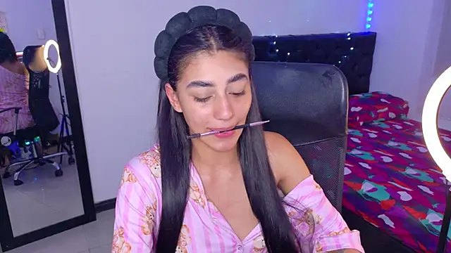 JulietaCheerr online show from December 16, 1:10 am