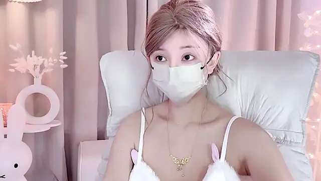 UUKiss  online show from February 16, 7:49 pm