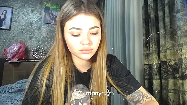 Snapshot of BonnyShy chatting on December 12, 1:17 pm BonnyShy online show from December 12, 1:17 pm