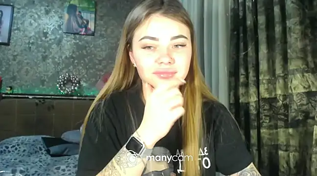 Snapshot of BonnyShy chatting on December 25, 7:45 pm BonnyShy online show from December 25, 7:45 pm