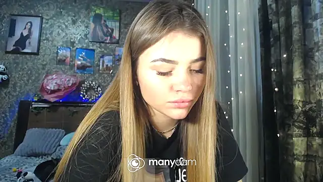 Snapshot of BonnyShy chatting on December 6, 11:38 am BonnyShy online show from December 6, 11:38 am