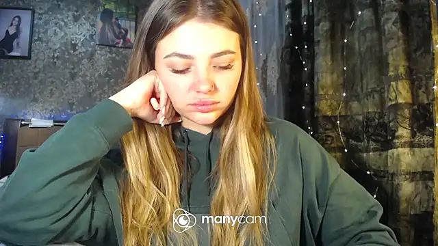 Snapshot of BonnyShy chatting on October 8, 5:31 am BonnyShy online show from October 8, 5:31 am
