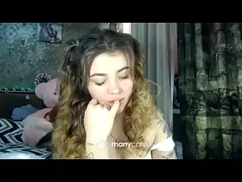 Snapshot of BonnyShy chatting on February 18, 12:06 pm BonnyShy online show from February 18, 12:06 pm