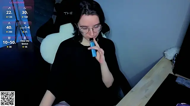 Nora Failure online show from June 18, 10:48 pm
