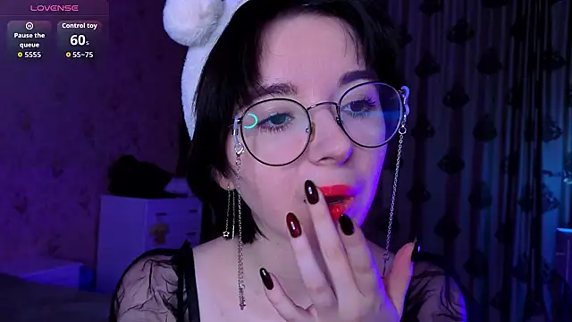 Nora Failure online show from November 7, 1:15 pm