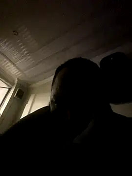 Snapshot of R32RLINE chatting on December 15, 10:26 pm R32RLINE online show from December 15, 10:26 pm