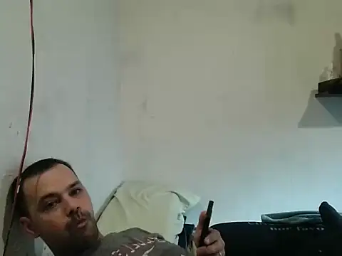 Snapshot of Lolosalvage83 chatting on January 18, 8:30 pm Lolosalvage83 online show from January 18, 8:30 pm