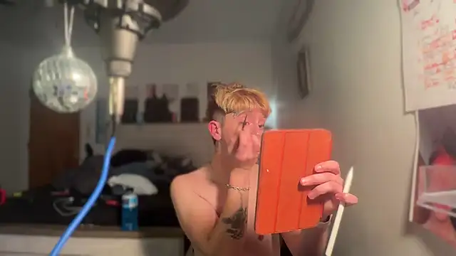 twentywithafelonyy online show from February 26, 8:06 am