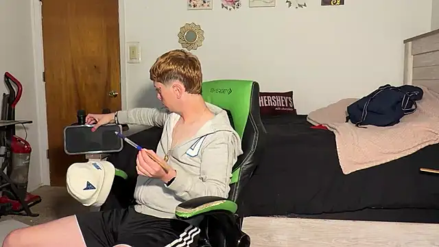 twentywithafelonyy online show from November 12, 4:11 pm