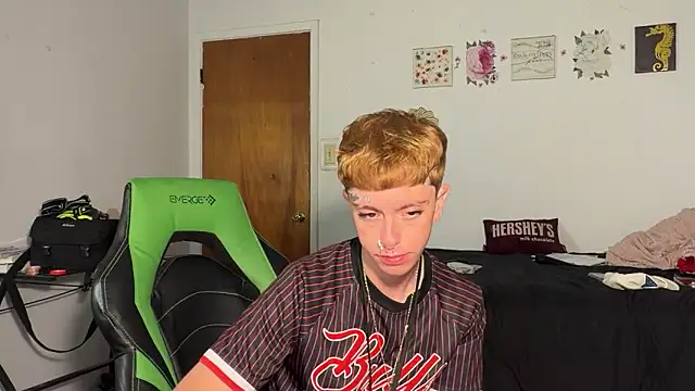 twentywithafelonyy online show from November 14, 6:39 am