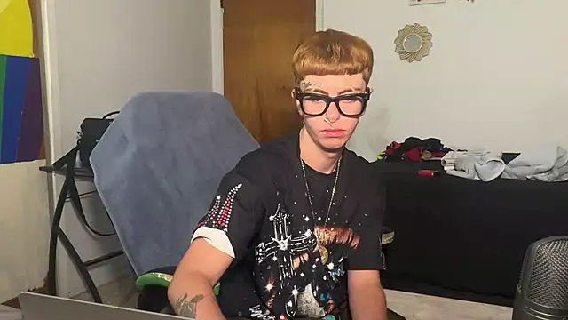 twentywithafelonyy online show from November 8, 10:41 am