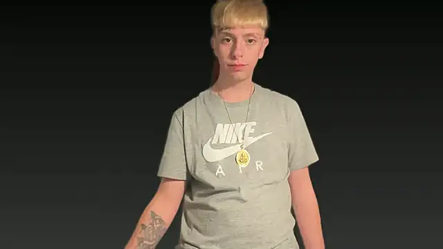 twentywithafelonyy online show from January 4, 9:21 am