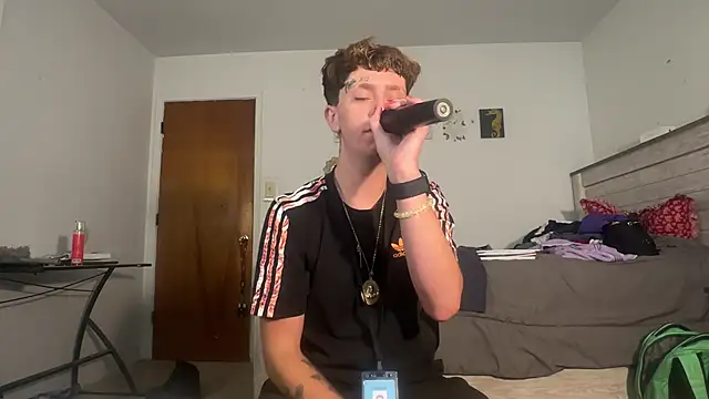 twentywithafelonyy online show from September 27, 4:35 pm