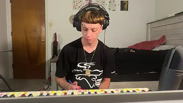 twentywithafelonyy online show from September 15, 5:41 am