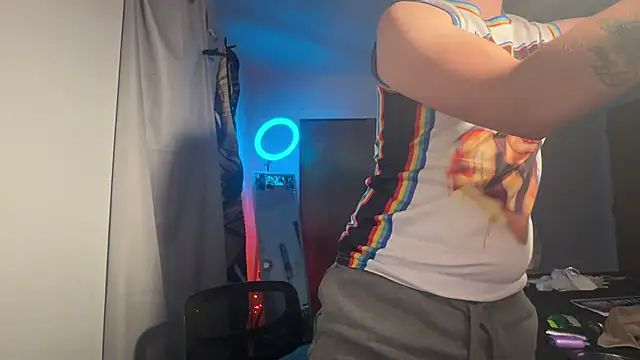 twentywithafelonyy online show from December 24, 8:00 am