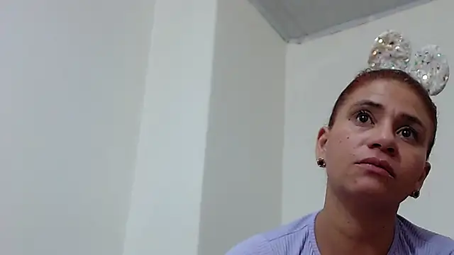 yinnatthh online show from September 28, 12:28 am