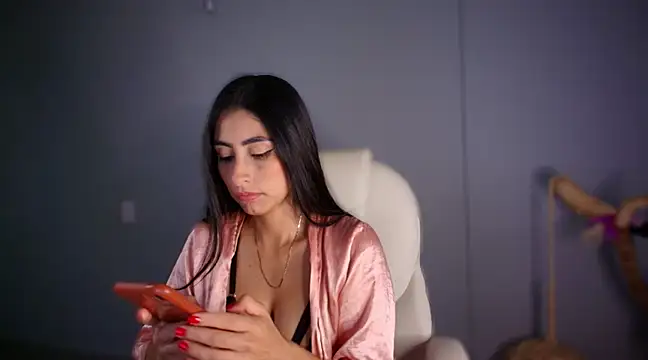 Snapshot of auroracaruso11 chatting on February 2, 10:28 pm auroracaruso11 online show from February 2, 10:28 pm