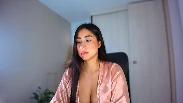 Snapshot of auroracaruso11 chatting on June 10, 7:48 pm auroracaruso11 online show from June 10, 7:48 pm