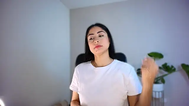 auroracaruso11 online show from March 19, 3:56 pm