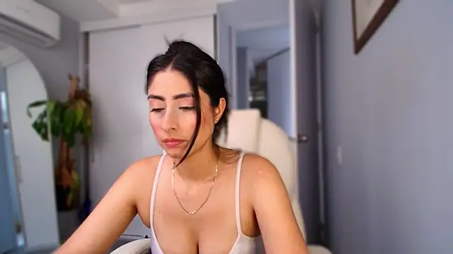 auroracaruso11 online show from October 21, 8:19 pm